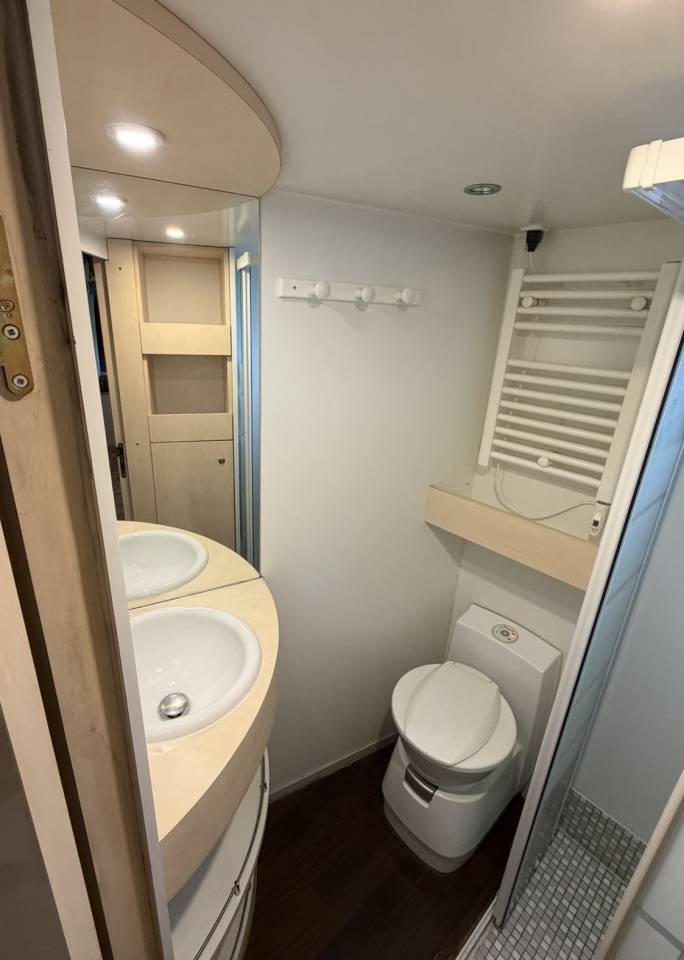 Cami&oacute;n para caballos Man 400 chx double essieu  2010 De segunda mano