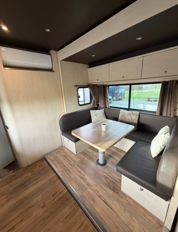 Cami&oacute;n para caballos Man 400 chx double essieu  2010 De segunda mano