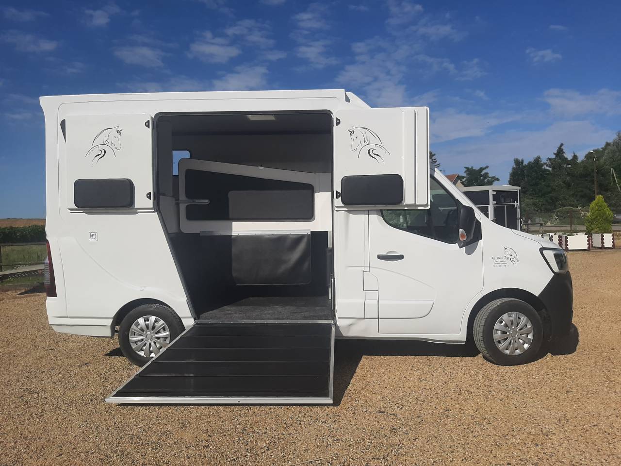 Furgoneta para caballos Renault Master 2020 De segunda mano