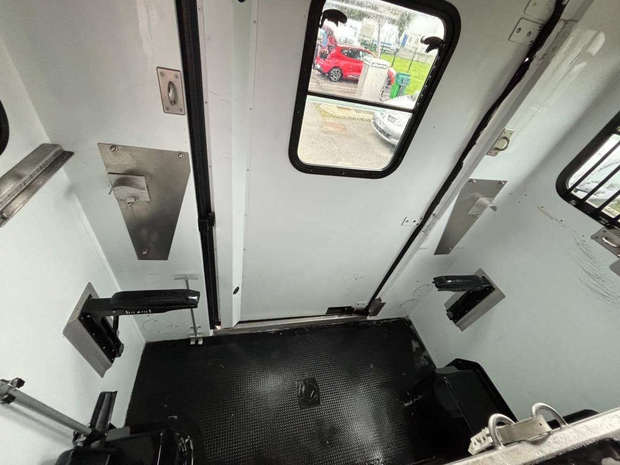 Furgoneta para caballos Theault Proteo 2015 De segunda mano