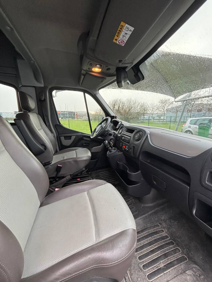 Furgoneta para caballos Theault Proteo 2015 De segunda mano