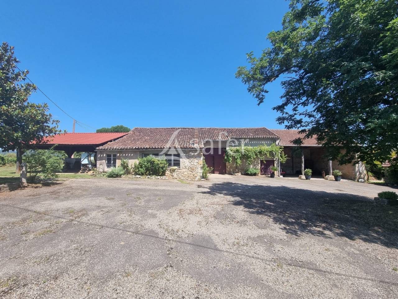 Explotaci&oacute;n agr&iacute;cola En venta Lot