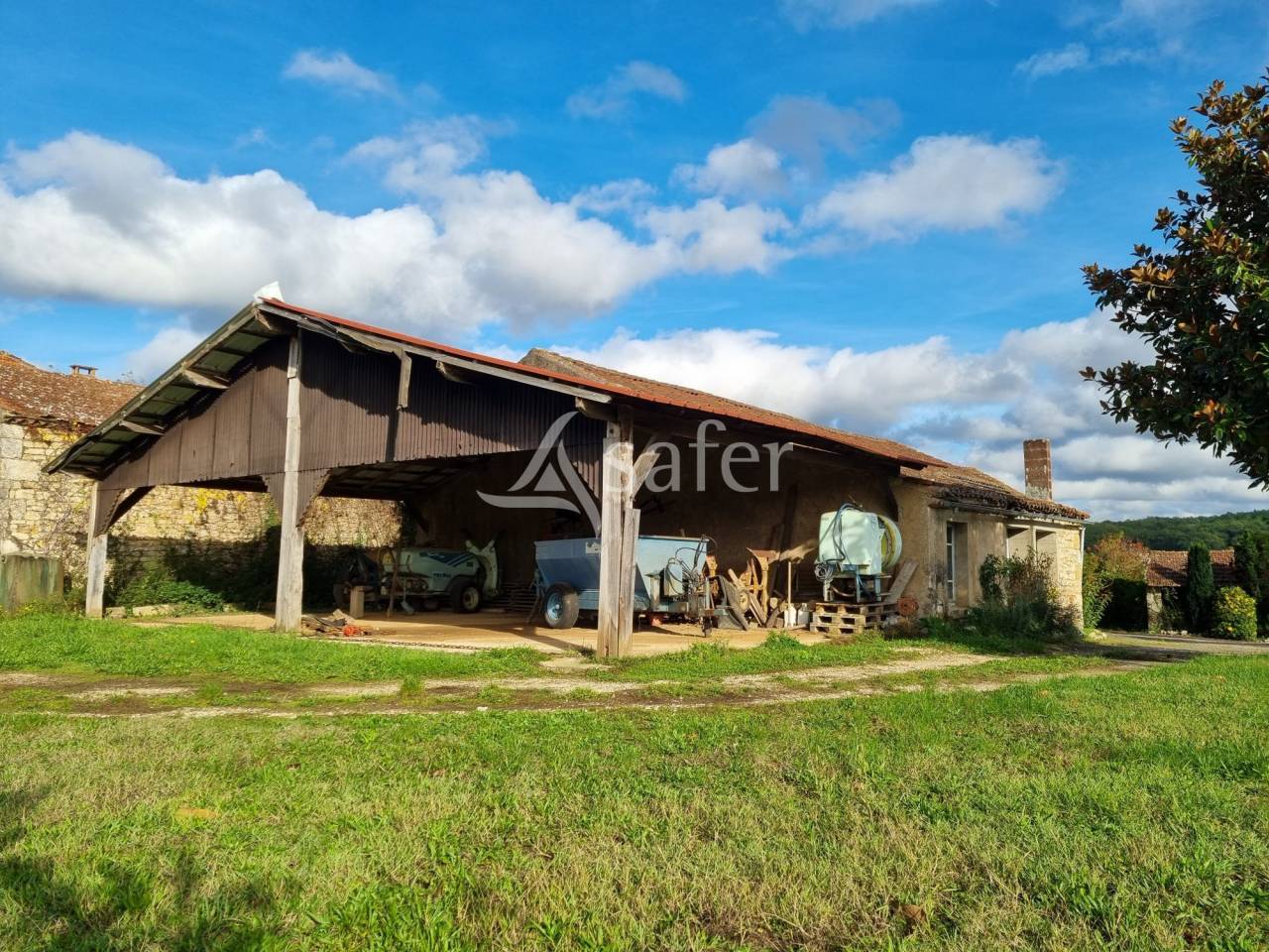 Explotaci&oacute;n agr&iacute;cola En venta Lot