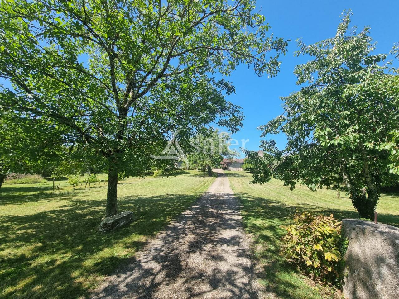 Explotaci&oacute;n agr&iacute;cola En venta Lot