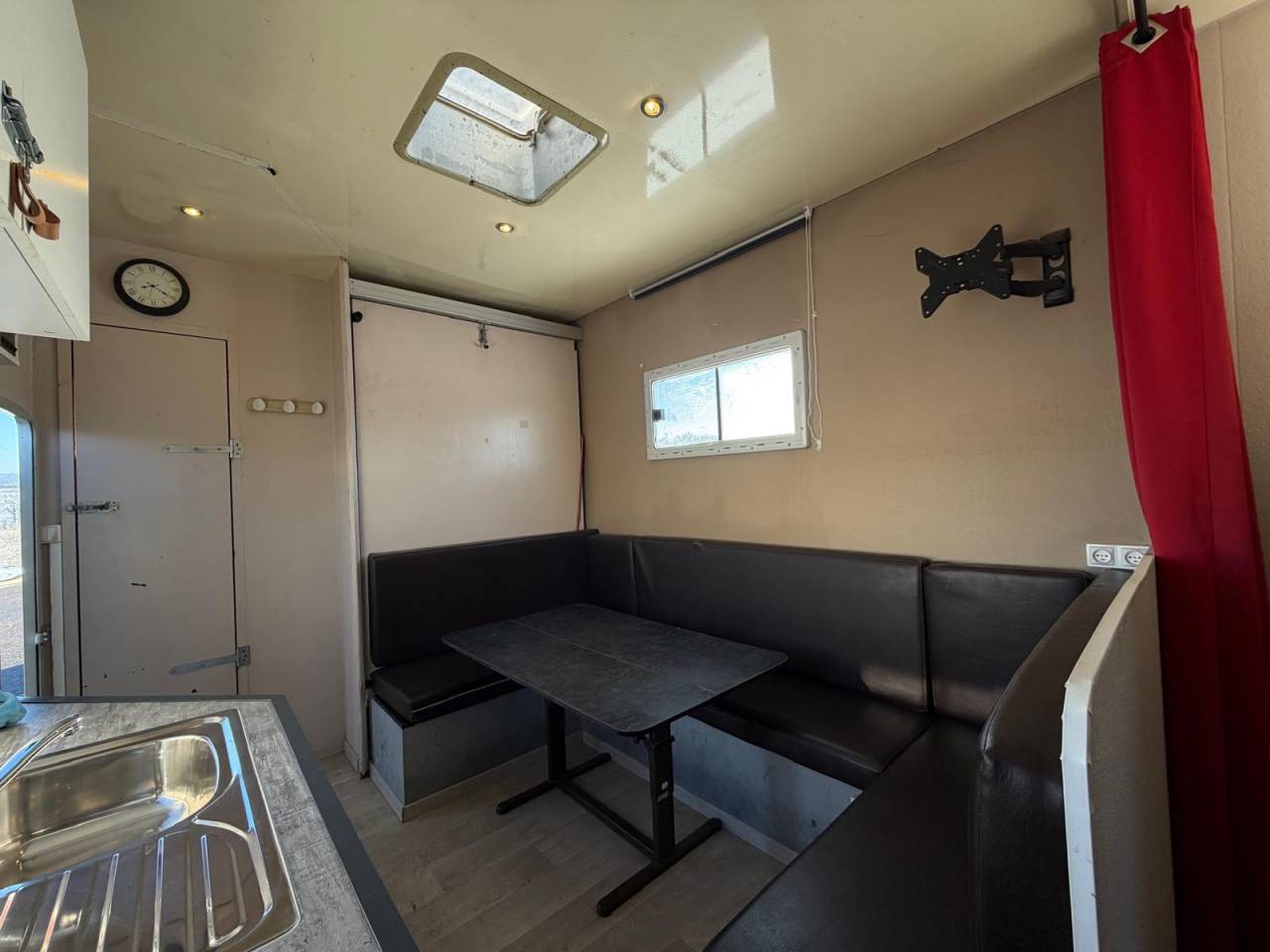 Cami&oacute;n para caballos Daf SEMI-REMORQUE 10P-APPARTEMENT 4P 2017 De segunda mano