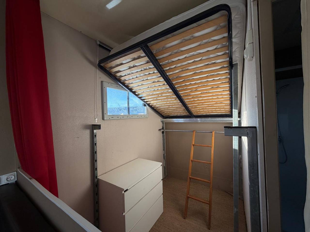 Cami&oacute;n para caballos Daf SEMI-REMORQUE 10P-APPARTEMENT 4P 2017 De segunda mano