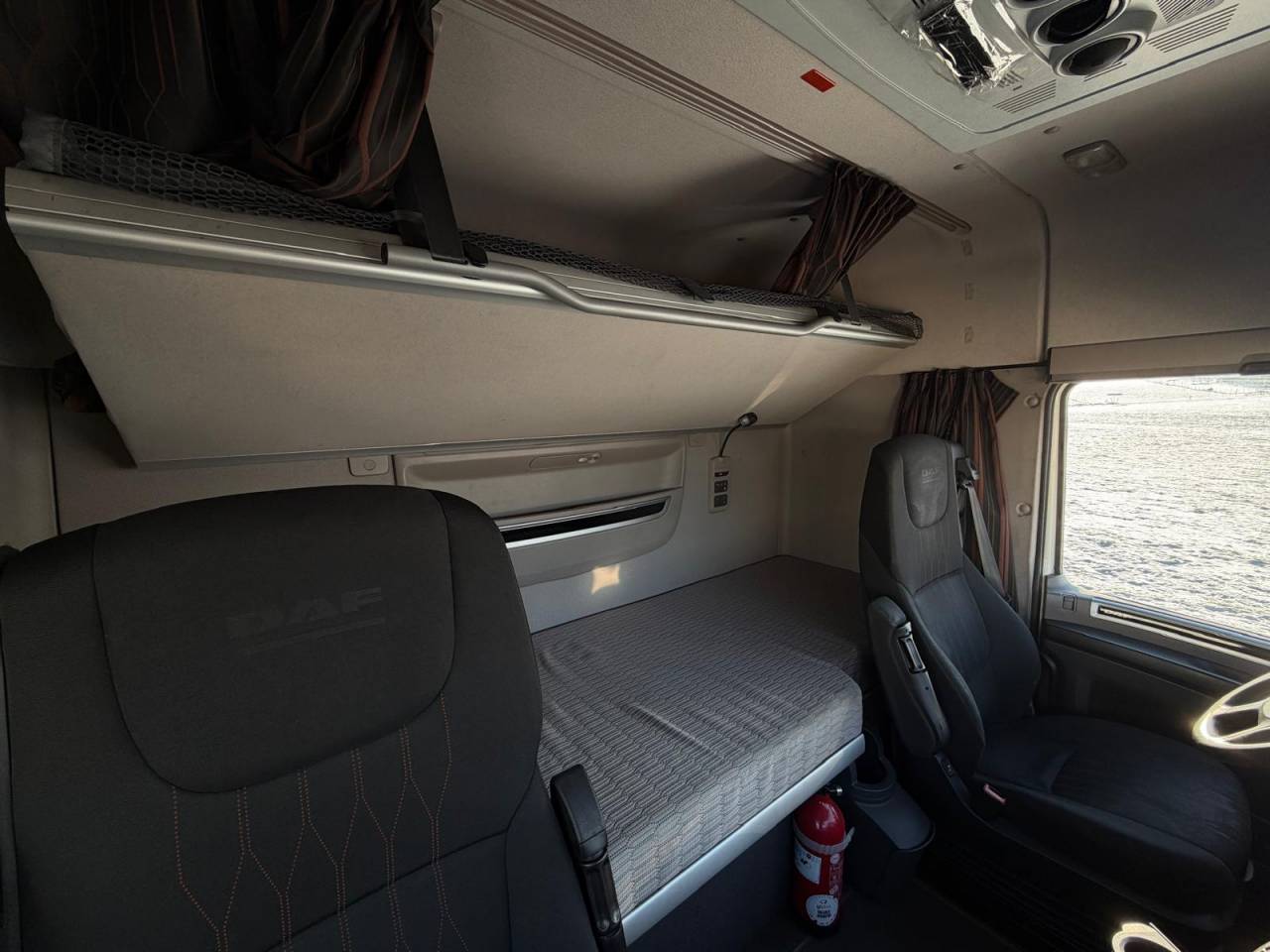 Cami&oacute;n para caballos Daf SEMI-REMORQUE 10P-APPARTEMENT 4P 2017 De segunda mano