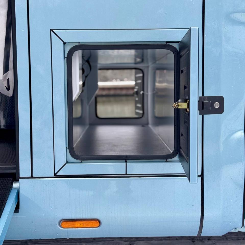 Furgoneta para caballos AKX CONCEPTPGO 5  2026 Nuevo