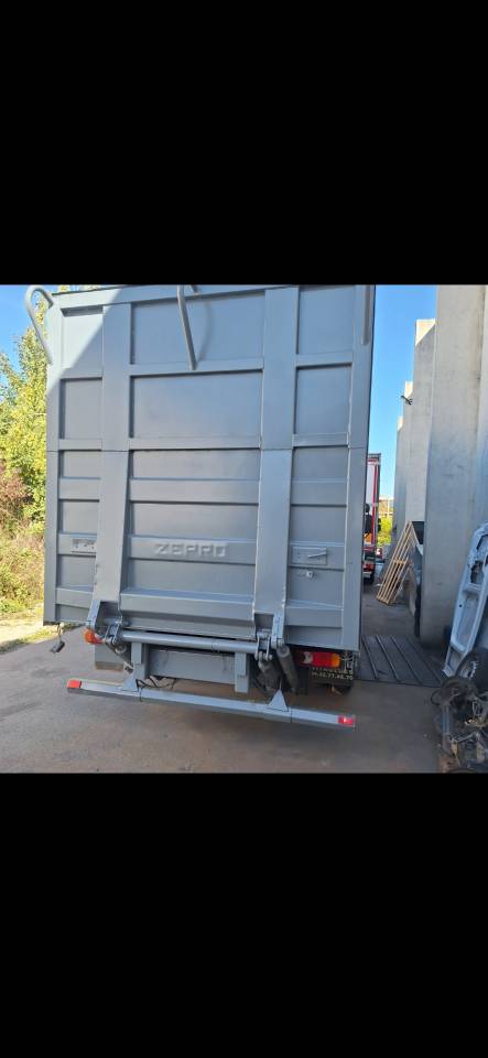 Cami&oacute;n para caballos Renault Midlum  2004 De segunda mano