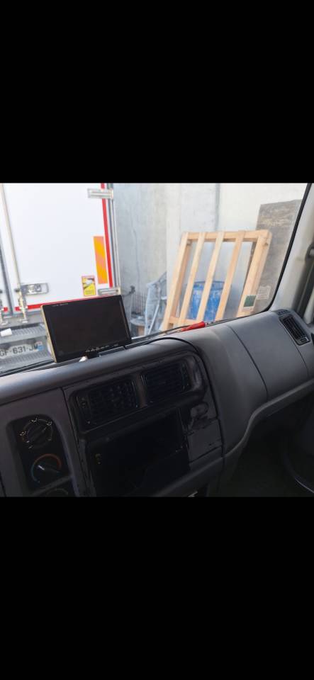 Cami&oacute;n para caballos Renault Midlum  2004 De segunda mano