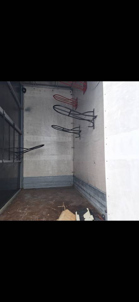 Cami&oacute;n para caballos Renault Midlum  2004 De segunda mano