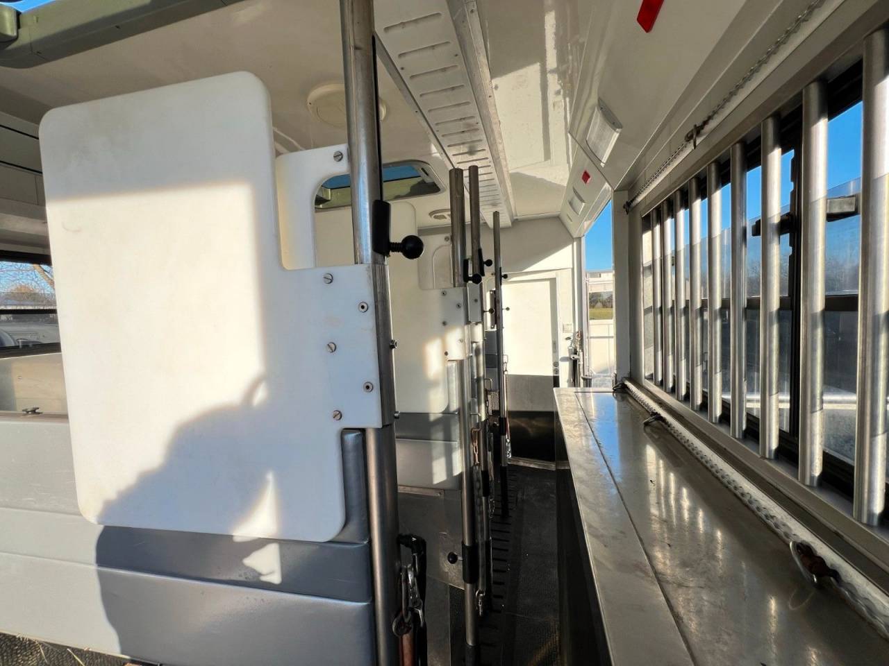 Cami&oacute;n para caballos Mercedes MERCEDES-BENZ 0 De segunda mano