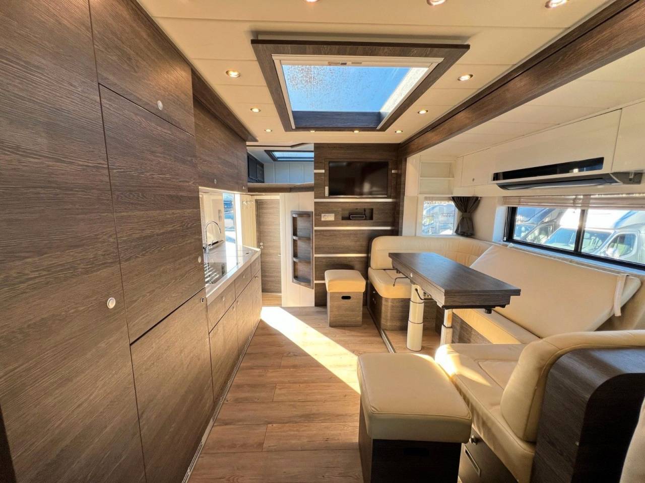 Cami&oacute;n para caballos Mercedes MERCEDES-BENZ 0 De segunda mano