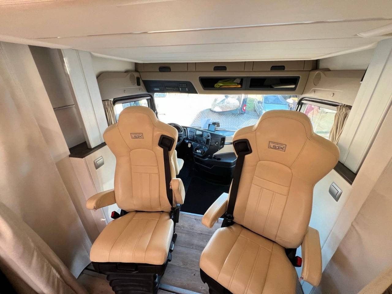 Cami&oacute;n para caballos Mercedes MERCEDES-BENZ 0 De segunda mano