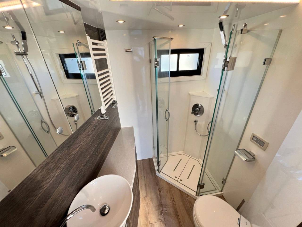 Cami&oacute;n para caballos Mercedes MERCEDES-BENZ 0 De segunda mano