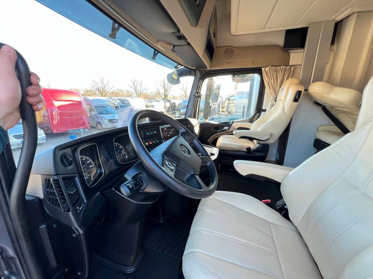 Cami&oacute;n para caballos Mercedes MERCEDES-BENZ 0 De segunda mano