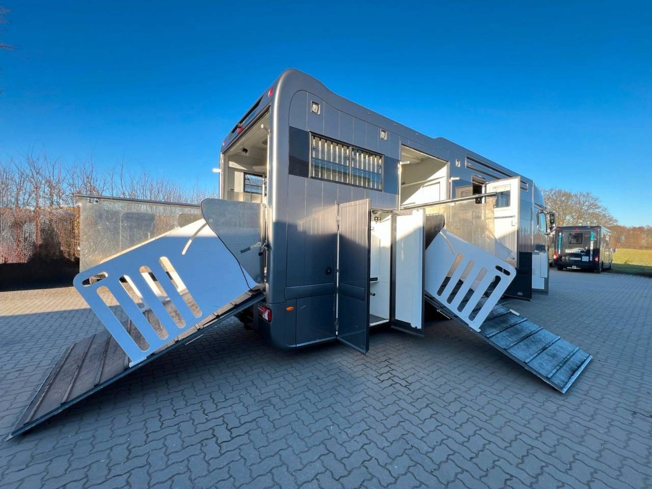 Cami&oacute;n para caballos Mercedes MERCEDES-BENZ 0 De segunda mano