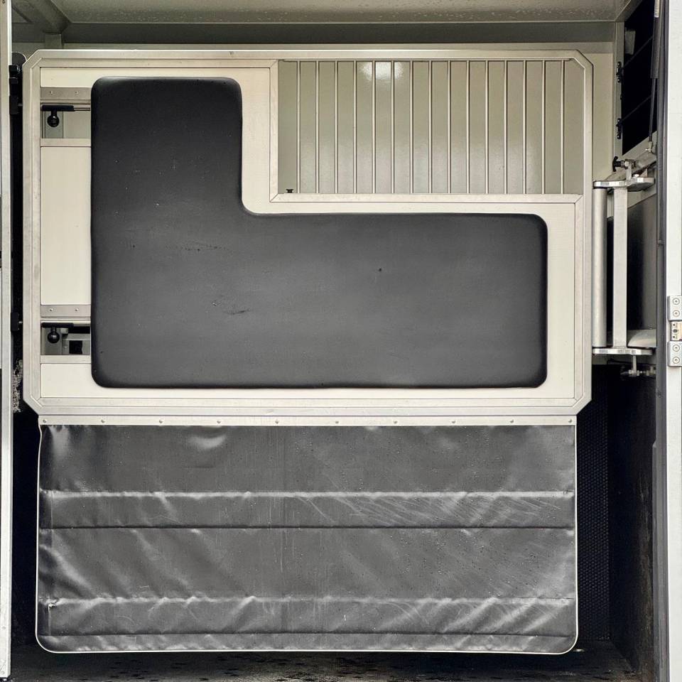 Furgoneta para caballos AKX 3p 2025 De segunda mano