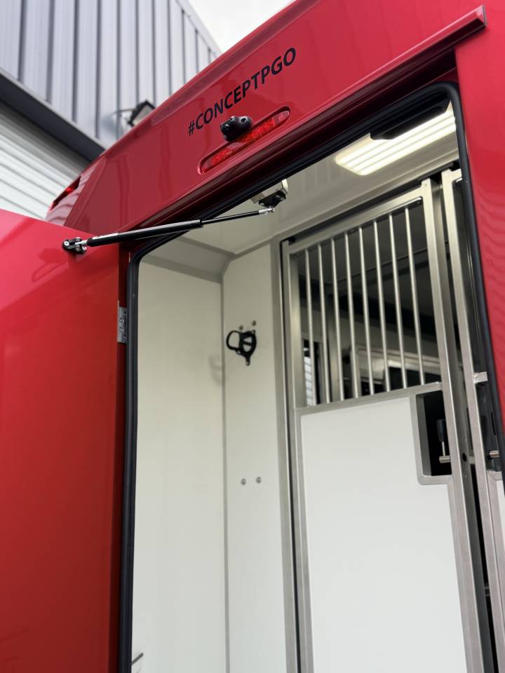 Furgoneta para caballos AKX 5p BVA  2026 Nuevo