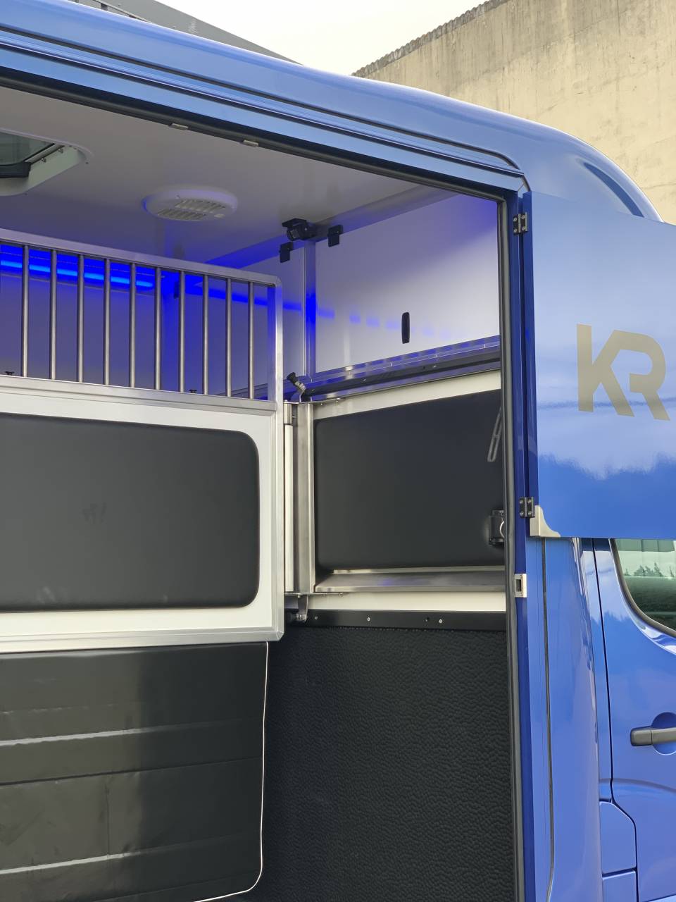 Furgoneta para caballos Krismar 3pstallion 2021 De segunda mano