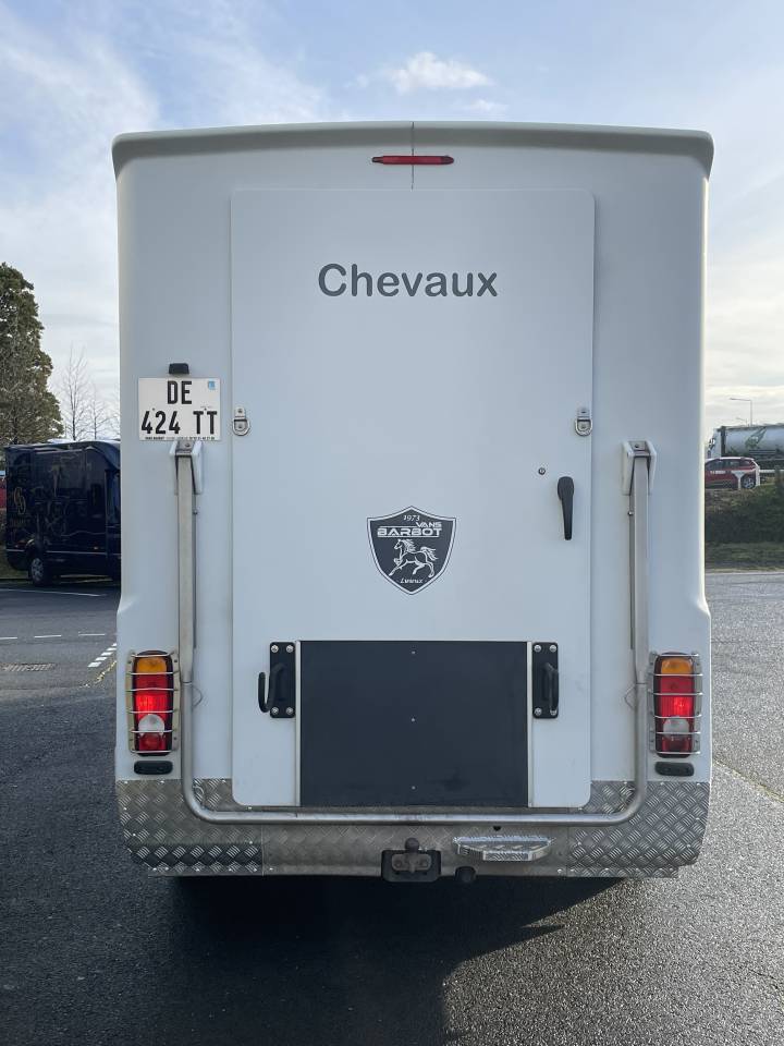 Furgoneta para caballos Barbot master 2014 De segunda mano