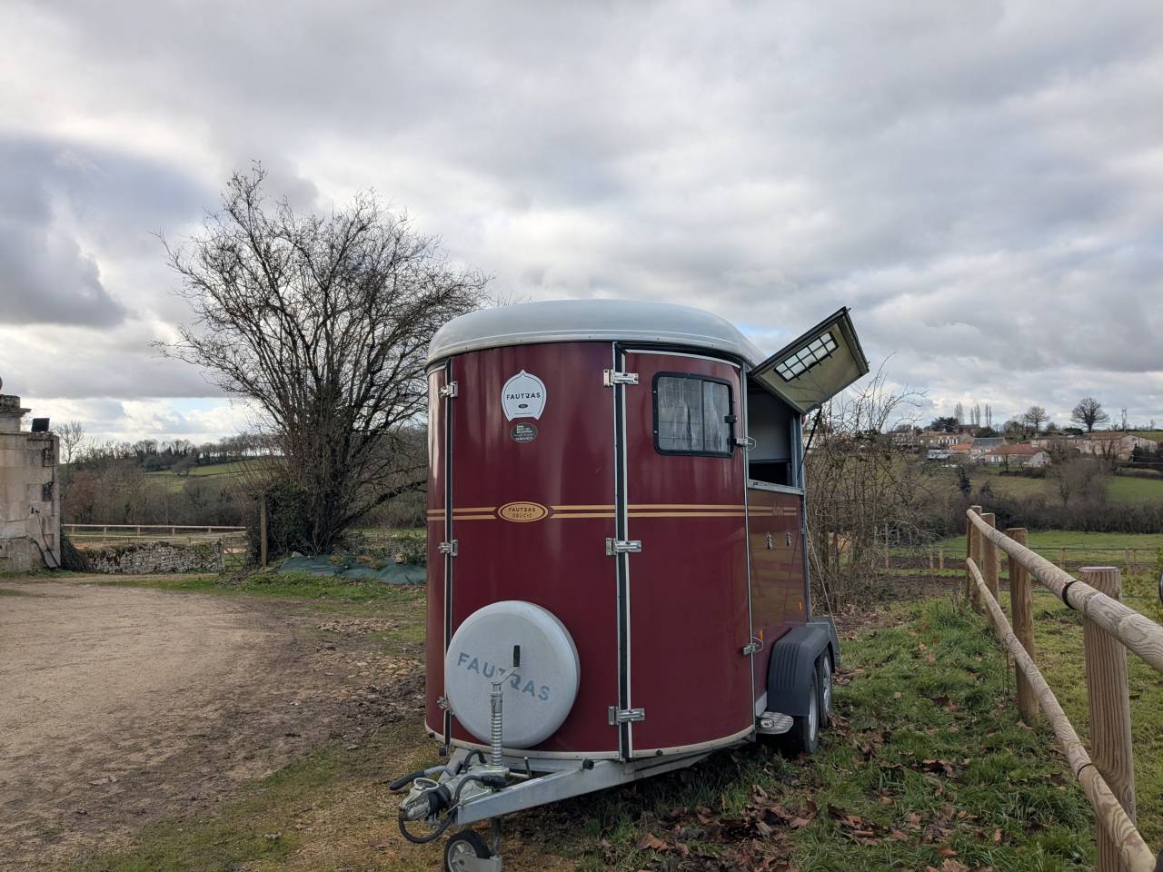 Van caballos Fautras Oblic + 2 2 Caballos 2022 De segunda mano