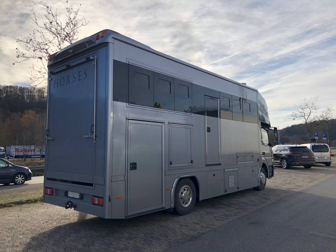 Cami&oacute;n para caballos Mercedes MERCEDES-BENZ 0 De segunda mano