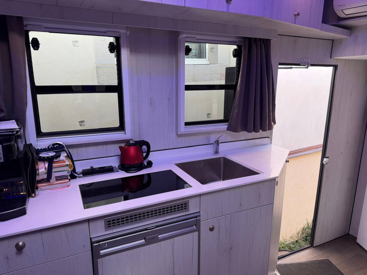 Cami&oacute;n para caballos Mercedes MERCEDES-BENZ 0 De segunda mano