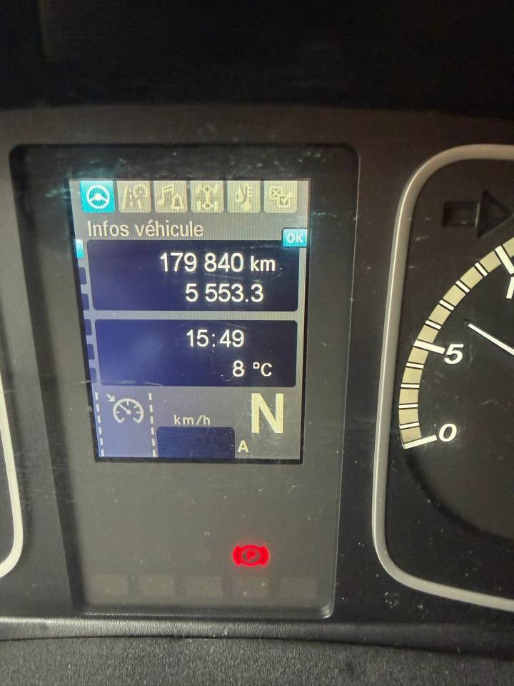 Cami&oacute;n para caballos Mercedes MERCEDES-BENZ 0 De segunda mano