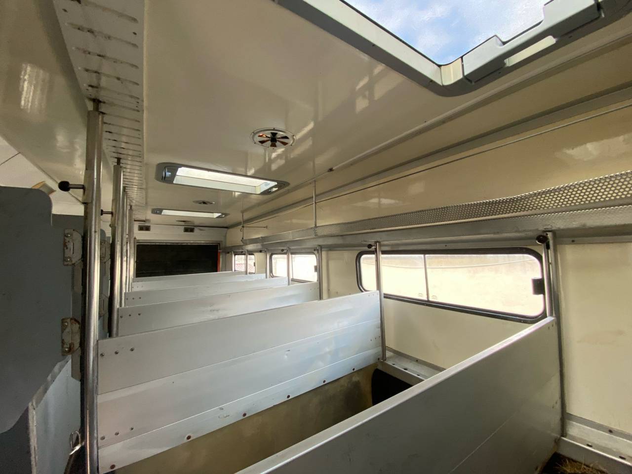 Cami&oacute;n para caballos Iveco Cursor 2000 De segunda mano