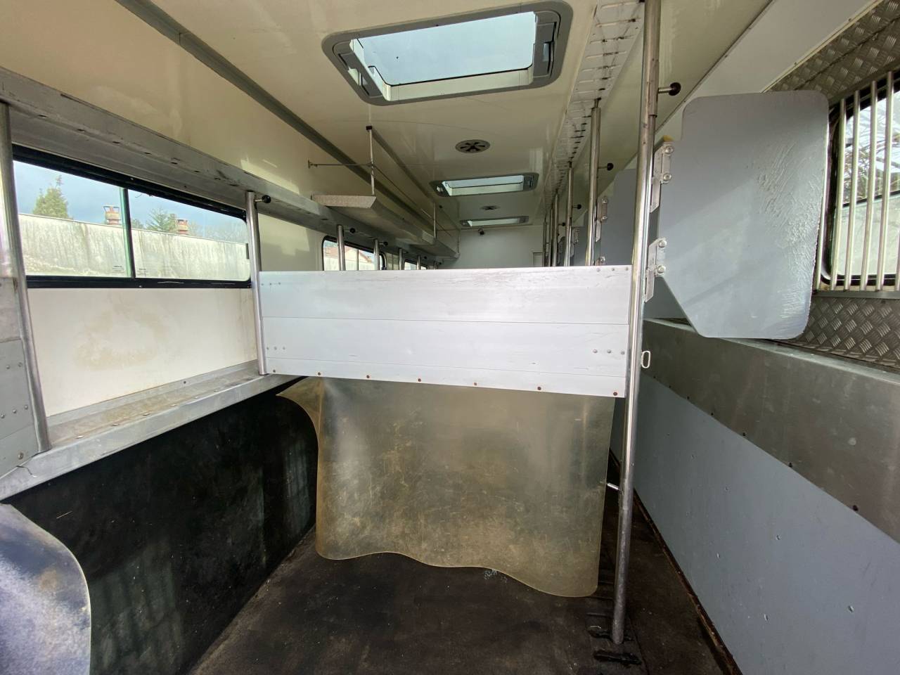 Cami&oacute;n para caballos Iveco Cursor 2000 De segunda mano