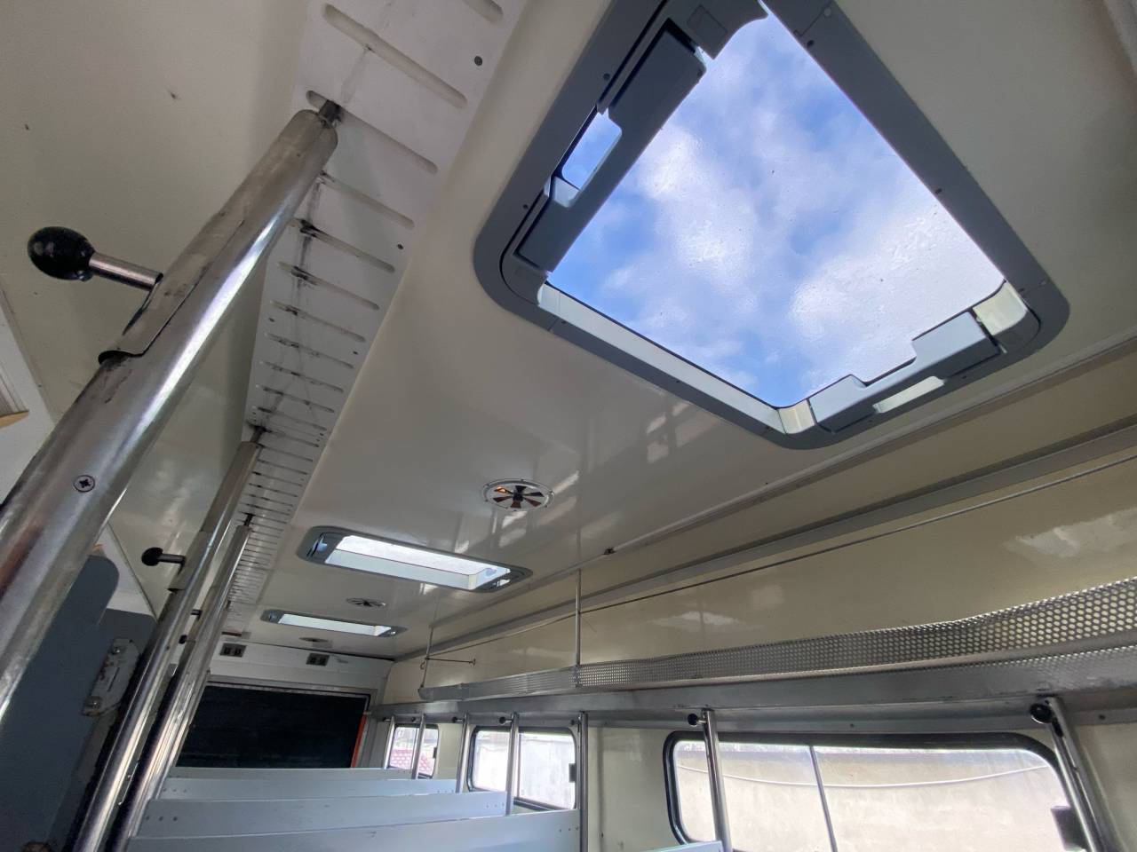 Cami&oacute;n para caballos Iveco Cursor 2000 De segunda mano