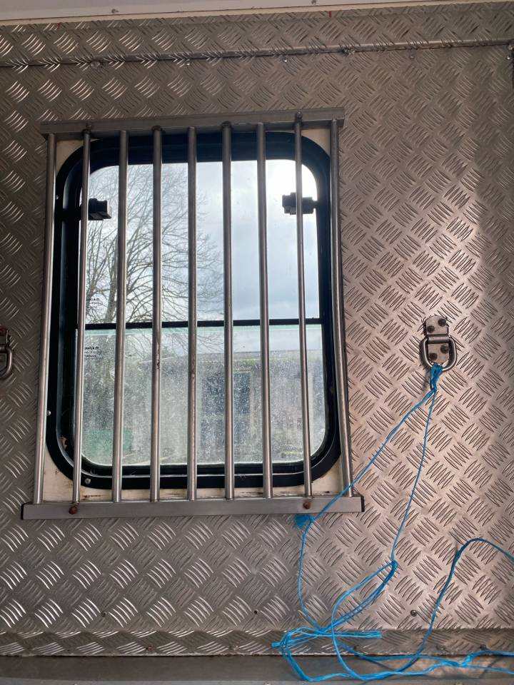 Cami&oacute;n para caballos Iveco Cursor 2000 De segunda mano