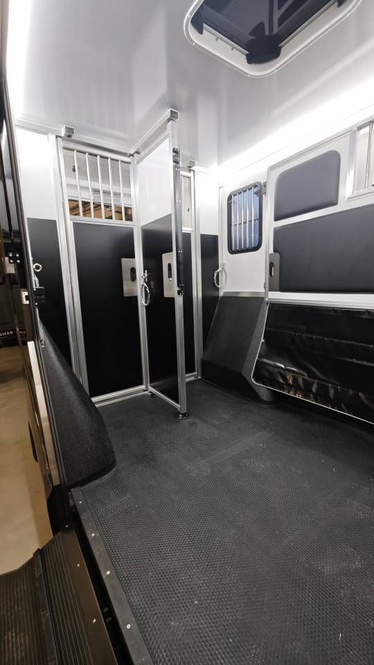 Furgoneta para caballos Krismar 5p stalles 2026 Nuevo