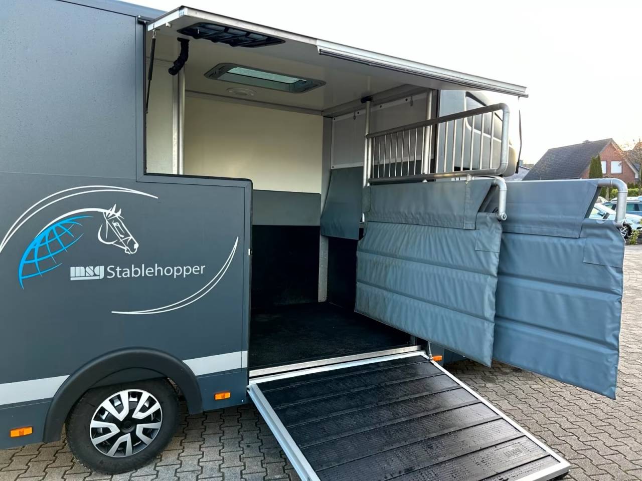 Furgoneta para caballos Renault RENAULT 0 De segunda mano