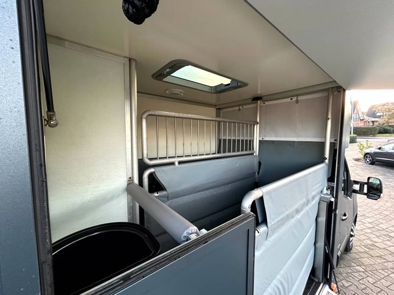 Furgoneta para caballos Renault RENAULT 0 De segunda mano