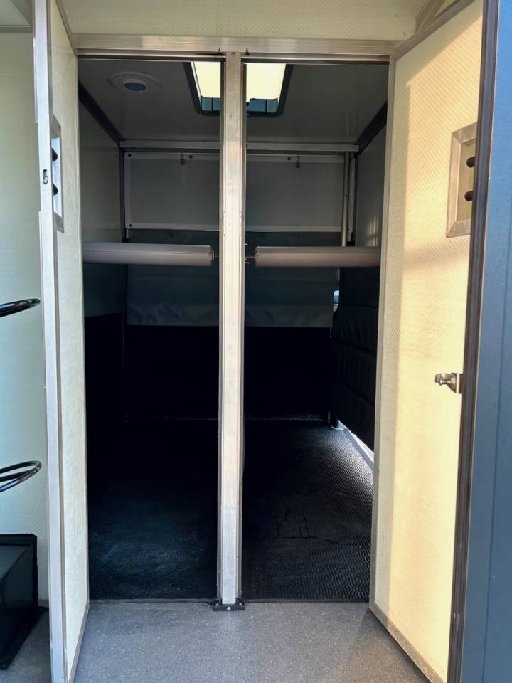 Furgoneta para caballos Renault RENAULT 0 De segunda mano