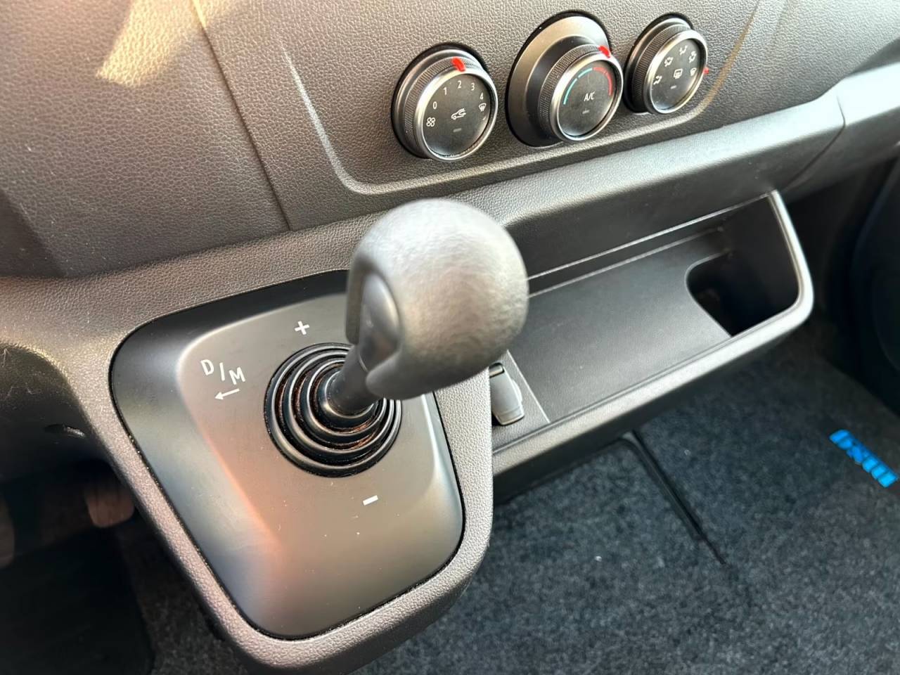 Furgoneta para caballos Renault RENAULT 0 De segunda mano