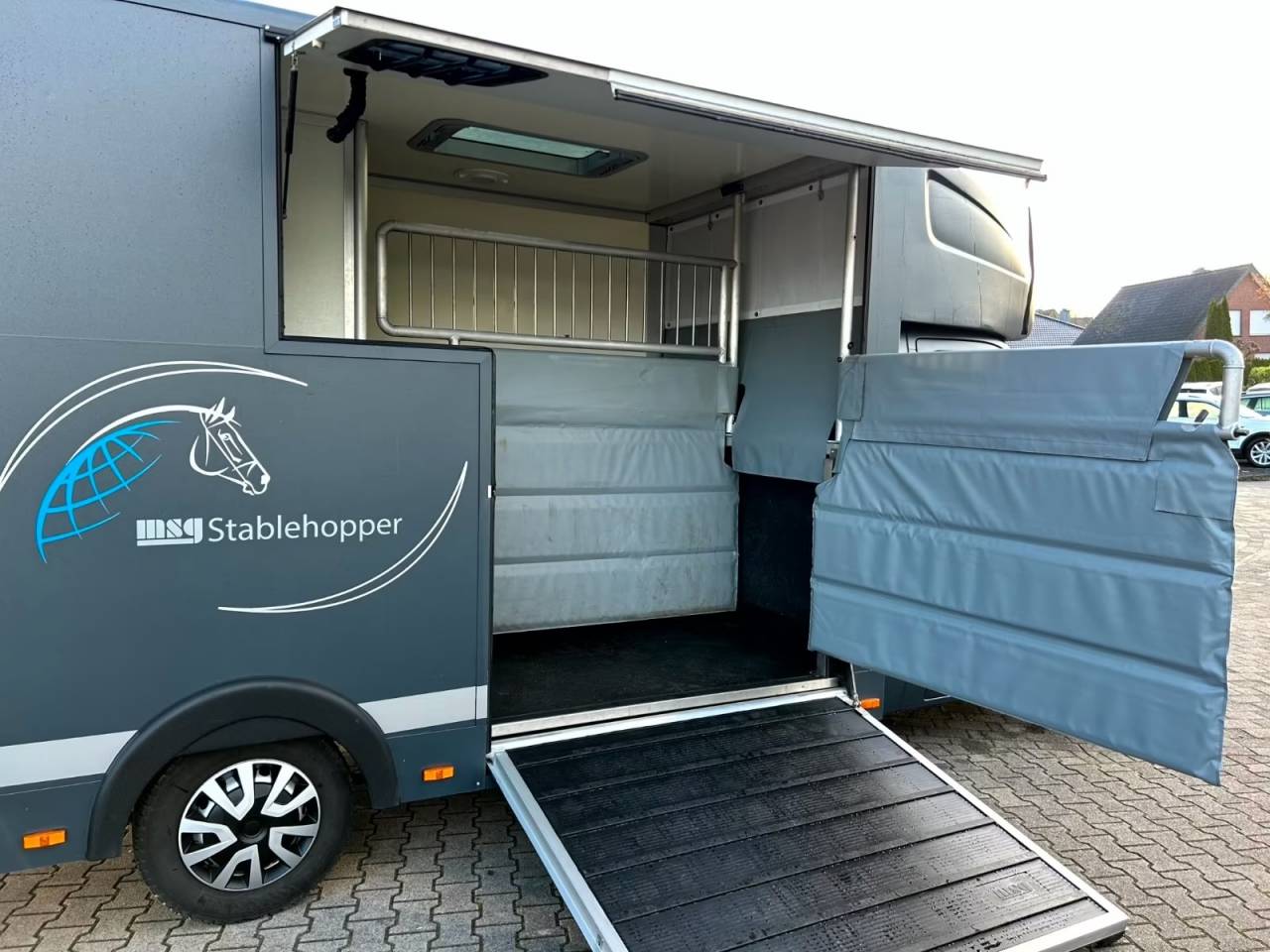 Furgoneta para caballos Renault RENAULT 0 De segunda mano