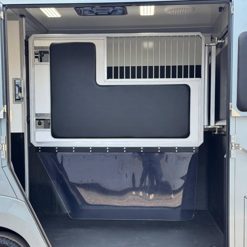 Furgoneta para caballos AKX 5stalles 2023 De segunda mano