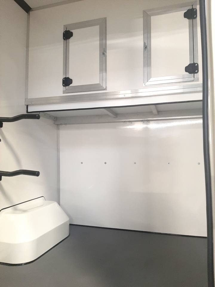 Furgoneta para caballos Renault Master 2020 De segunda mano