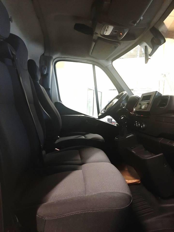 Furgoneta para caballos Renault Master 2020 De segunda mano