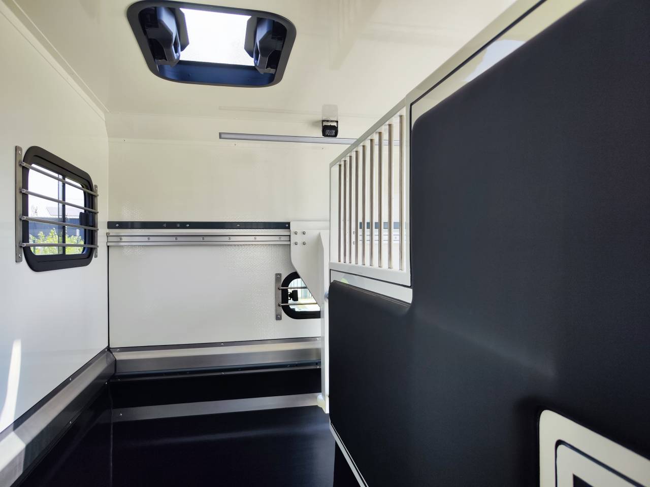 Furgoneta para caballos Ameline HARAS  2026 De segunda mano