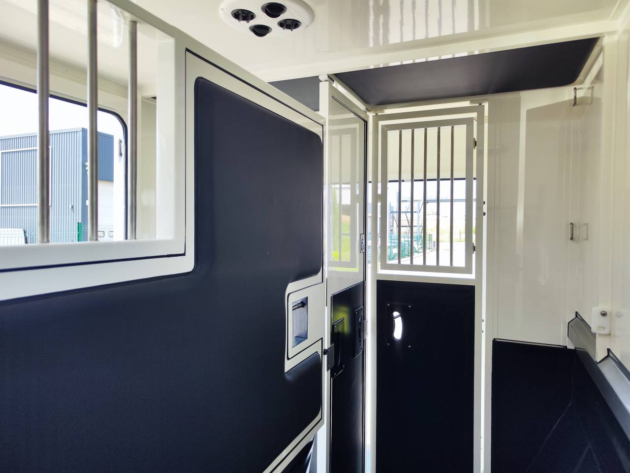 Furgoneta para caballos Ameline HARAS  2026 De segunda mano