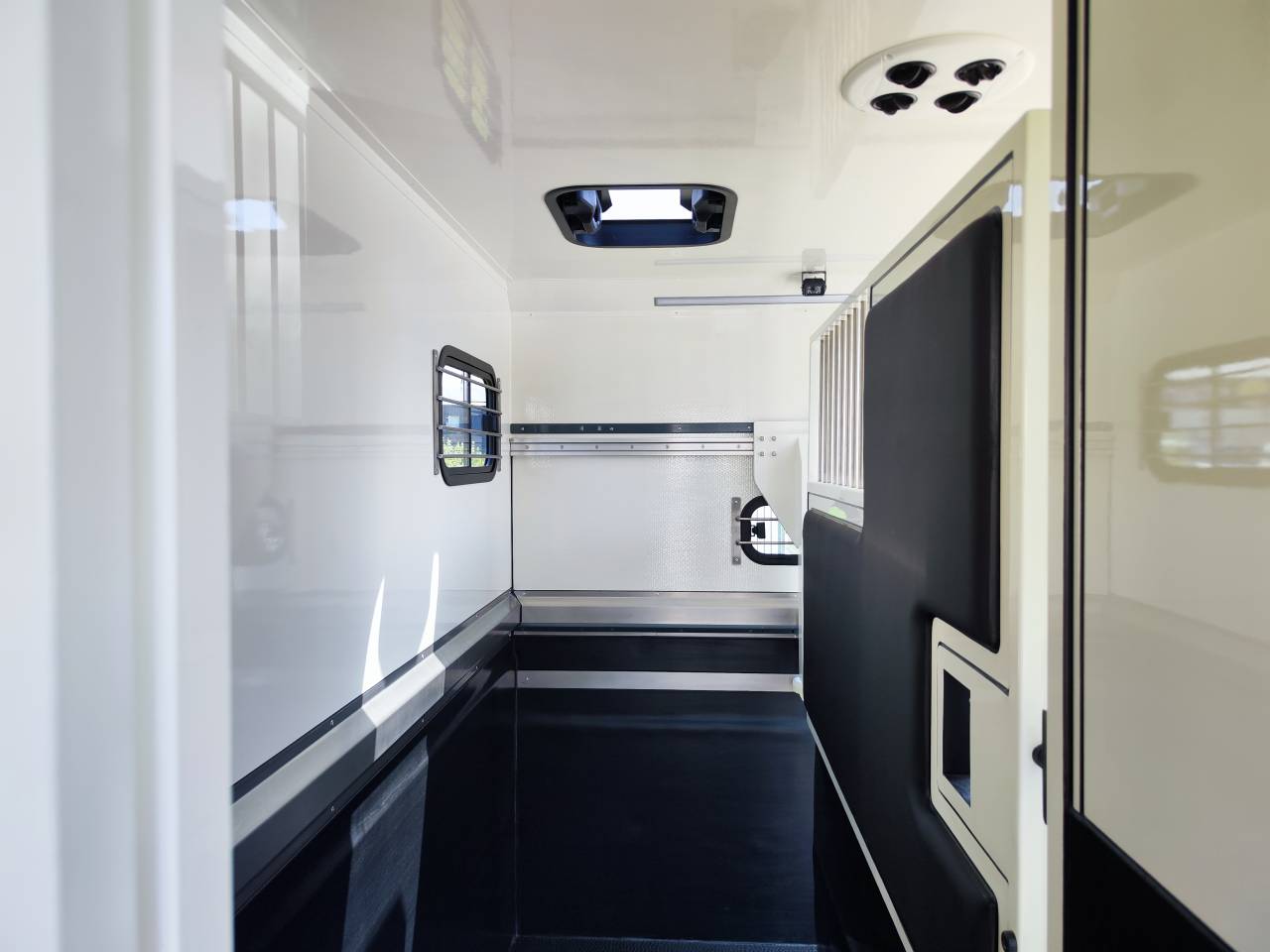 Furgoneta para caballos Ameline HARAS  2026 De segunda mano