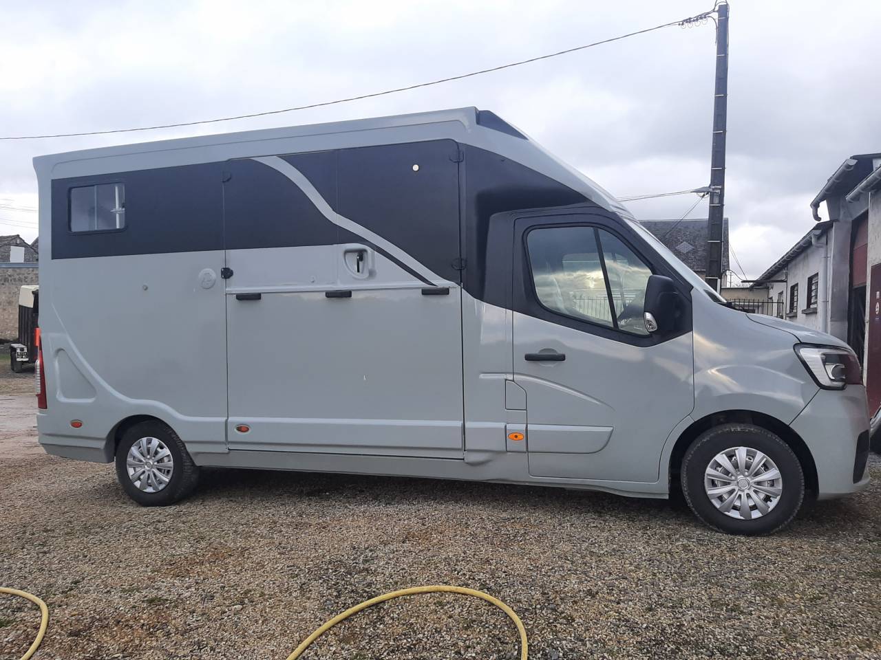 Furgoneta para caballos Renault Master 2020 De segunda mano
