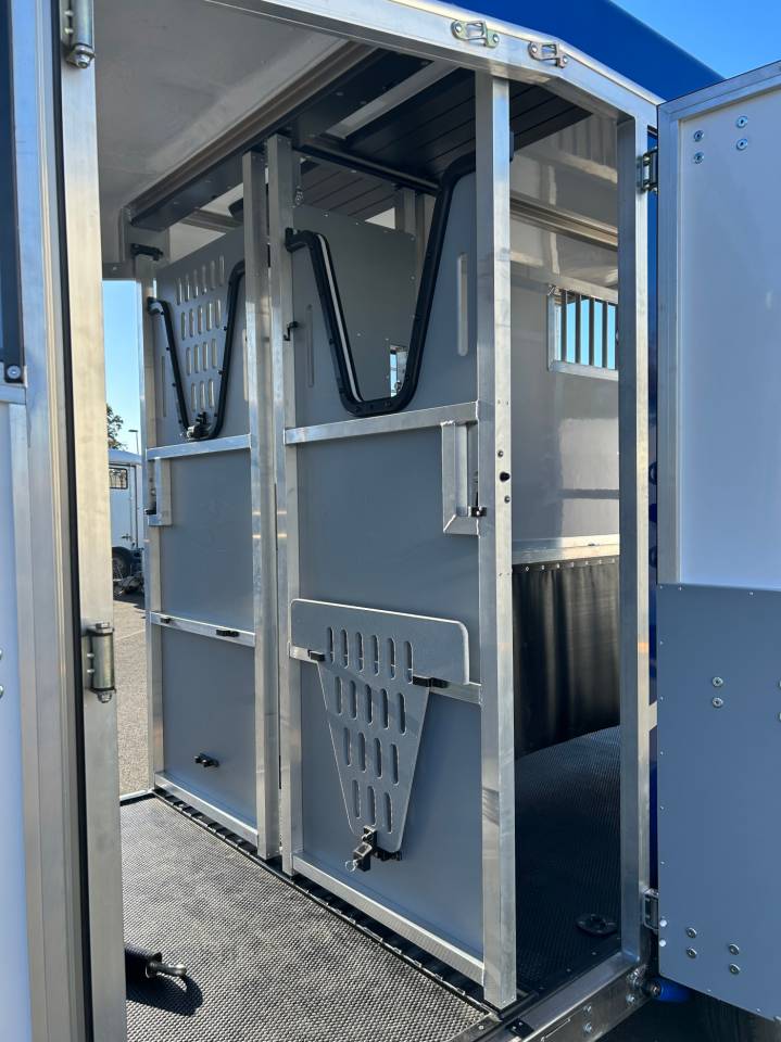 Van caballos Bonilla B7 Stall 2 Caballos 2026 Nuevo