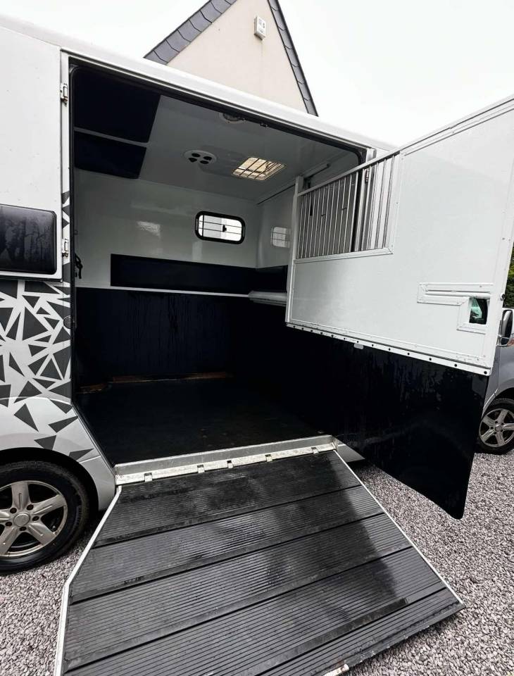 Furgoneta para caballos Renault Renault Master  2011 De segunda mano