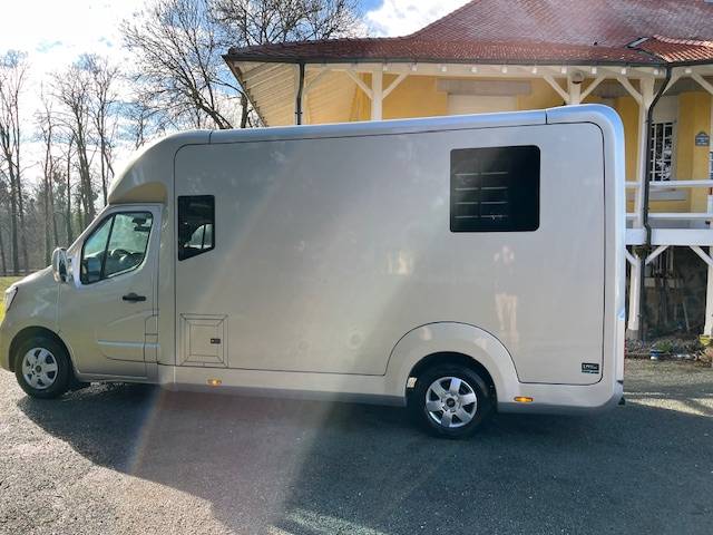 Furgoneta para caballos STX Master 2022 2022 De segunda mano