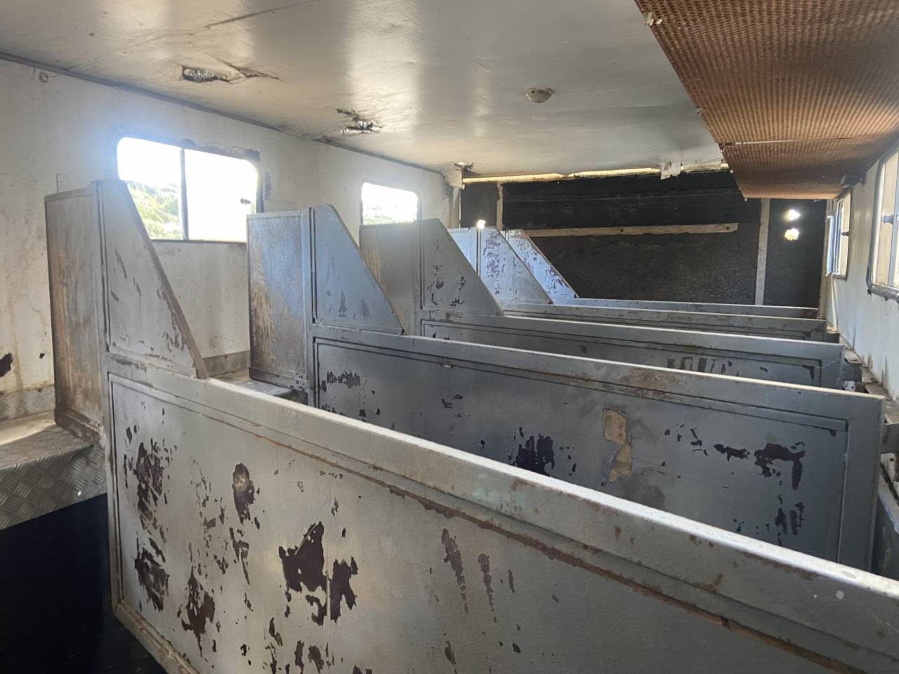 Cami&oacute;n para caballos Renault G230 1992 De segunda mano